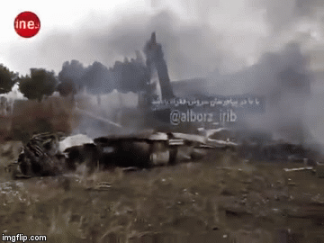 Video: Hiện trường vụ Boeing 707 rơi ở Iran, thân máy bay cháy đen