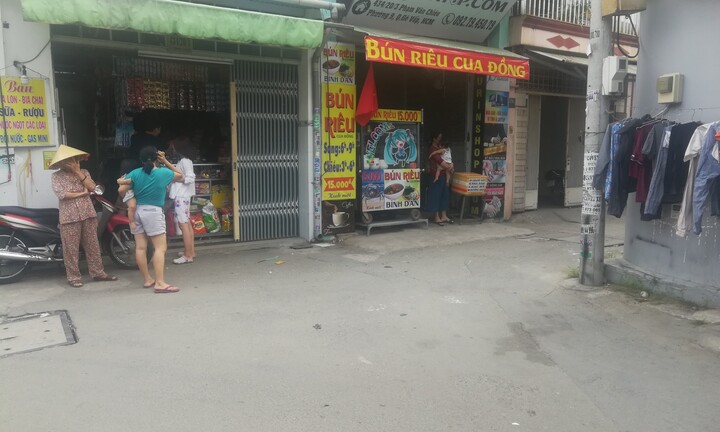 Bé gái gần 2 tuổi bị xe tải chạy lùi cán tử vong thương tâm