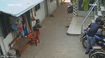 Video: Vào tận xóm trọ phá khóa, trộm xe máy nhanh như chớp