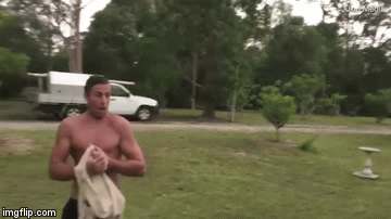 Video: Kinh hoàng sét đánh như bom nổ, thân cây tóe lửa, nứt toác