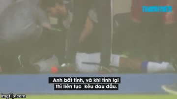 Video: Kinh hoàng cảnh cầu thủ bị sét đánh gục trên sân