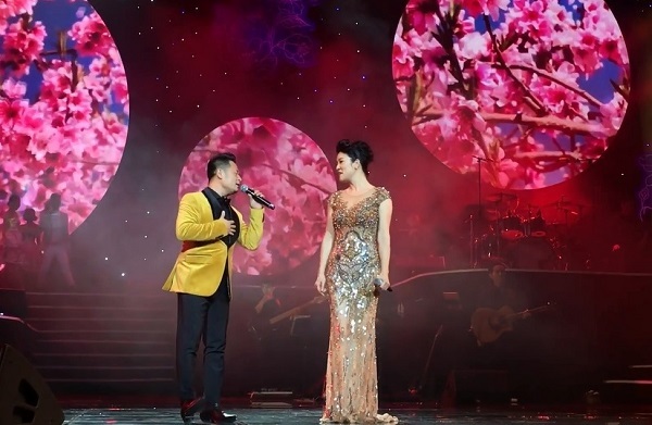 Video: Khán giả phát cuồng trước màn song ca 