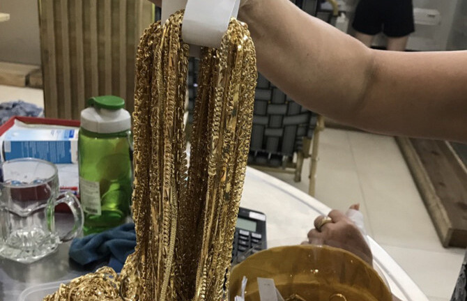 Lời khai không nhất quán của 2 đối tượng khả nghi bán cả bao tải vàng ở Quảng Nam 