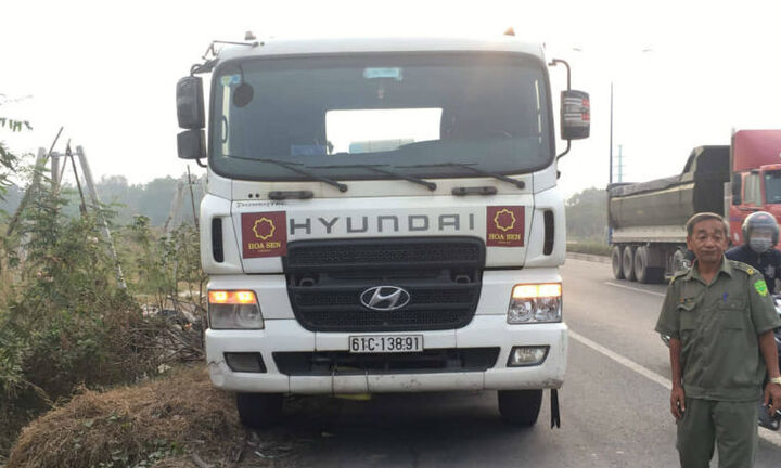 Xe container cán chết người rồi bỏ chạy, người dân bức xúc truy đuổi gần 1km