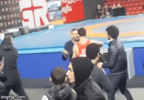 Video: Chủ tịch Liên đoàn Vật cầm thanh sắt tấn công vận động viên