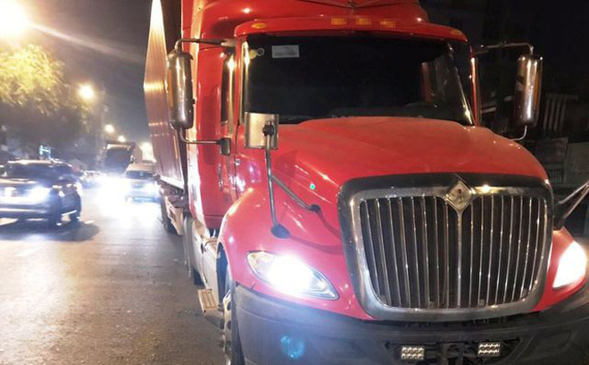 Tin tai nạn giao thông mới nhất ngày 26/1/2019: Xe container lao lên dải phân cách, tài xế có dấu hiệu bất thường