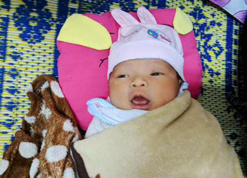 Xót xa bé gái sơ sinh bị bỏ rơi ở hành lang bệnh viện ngày giáp Tết