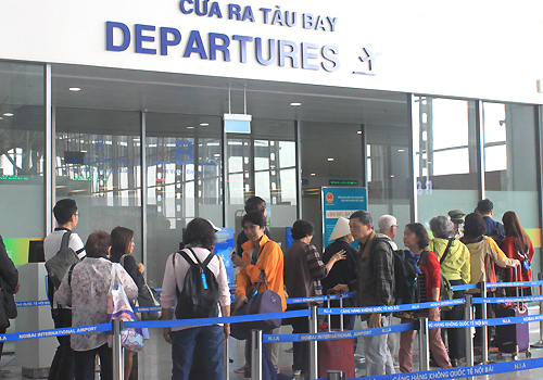 Dịp Tết, sân bay Nội Bài hạn chế người nhà đưa tiễn đi quốc tế