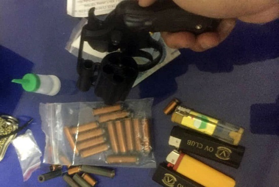 Bắt giữ nam thanh niên mang súng và ma tuý đá đi chơi ngày tết