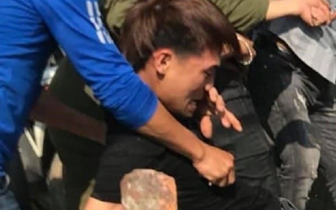 Nghệ An: 2 thanh niên bị đánh tơi tả vì nghi bắt cóc trẻ em