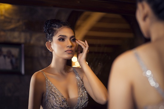 Trương Thị May khoe đường cong quyến rũ với loạt váy dạ hội