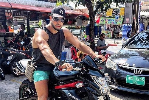 Chàng trai kiếm gần 3 tỷ đồng mỗi tháng vẫn 