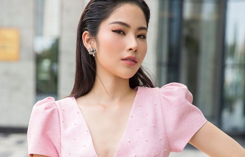 Diện sắc hồng ngọt ngào ngày Valentine, Nam Anh tiết lộ đang cô đơn