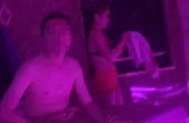 Bắt quả tang nữ tiếp viên kích dục cho khách ở chòi lá