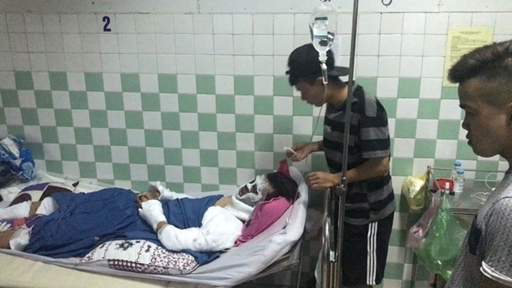 Việt kiều bị tạt axit, cắt gân ngày Tết: Anh trai nạn nhân bất ngờ rời quê