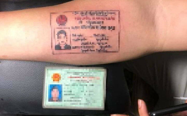 Nam thanh niên xăm chứng minh nhân dân lên cánh tay vì hay đi nhậu về khuya