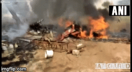 Video: Khoảnh khắc hai máy bay Ấn Độ đâm nhau giữa trời, một phi công thiệt mạng