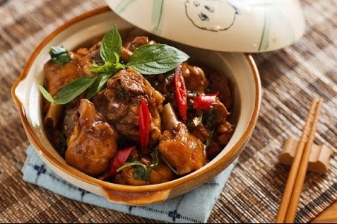 Món ngon mỗi ngày: Thịt gà xào húng quế lạ mà ngon