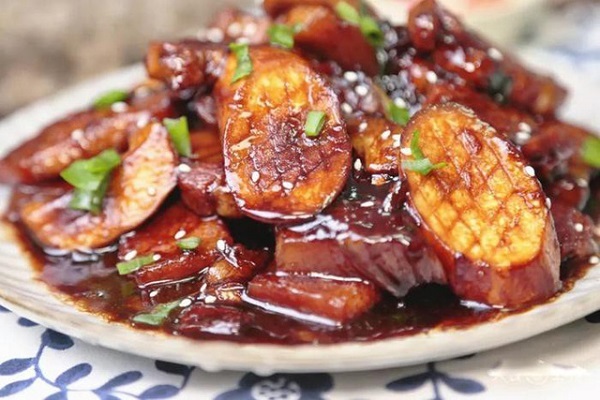 Món ngon mỗi ngày: Thịt lợn kho nấm đùi gà ngon không tưởng