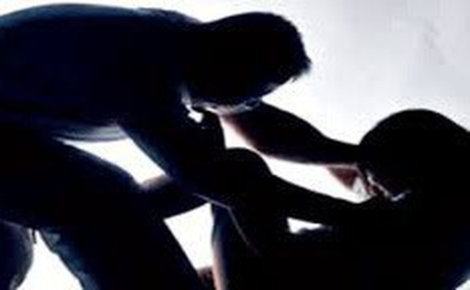 Bắt khẩn cấp đối tượng hiếp dâm bé gái 11 tuổi rồi cho 200 nghìn đồng