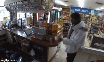 Video: Thót tim cảnh tên cướp liều lĩnh châm lửa đốt khách hàng