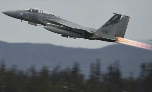 Tiêm kích Mỹ gặp sự cố, phóng toàn bộ số tên lửa trị giá 4,5 triệu USD xuống biển