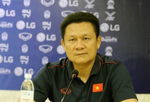 HLV Quốc Tuấn chỉ trích trọng tài sau trận thua đầy tiếc nuối của U22 Việt Nam