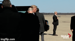 Video: Tổng thống Trump lên chuyên cơ không lực một tới Việt Nam