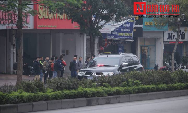 Video: Đoàn xe chở Chủ tịch Kim Jong-un tiến vào Thủ đô Hà Nội