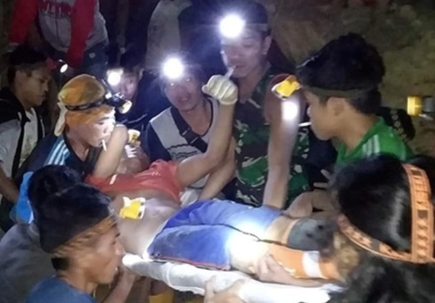 Sập mỏ vàng do lở đất tại Indonesia, 60 người bị chôn vùi trong đống đổ nát