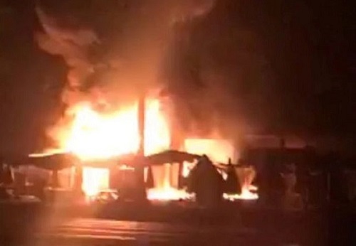 Kiên Giang: Hỏa hoạn thiêu rụi 30 ki-ốt trong đêm