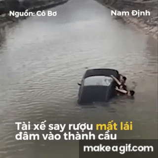 Video: Ô tô lao xuống sông, người dân nhảy xuống đập vỡ kính giải cứu tài xế