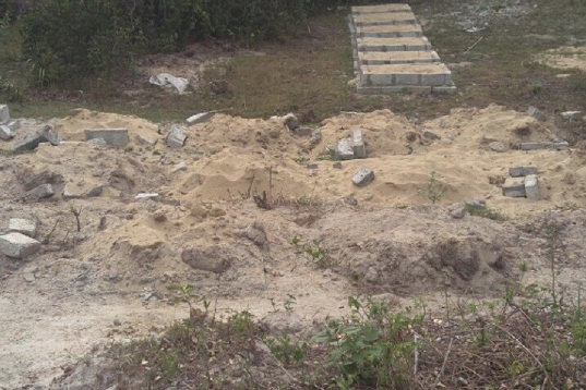 Thừa Thiên - Huế: Bi hài chuyện xây hàng loạt... mộ giả để tăng tiền đền bù?