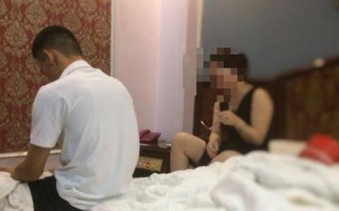 Vụ cô giáo bị tố vào khách sạn với học sinh: Mẹ nam sinh nói gì?