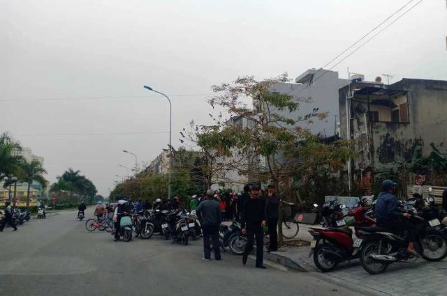 Đang đi bộ trên đường tá hỏa phát hiện người đàn ông gục chết trên vỉa hè