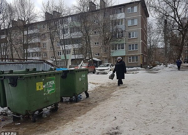 Phẫn nộ bà mẹ nhẫn tâm vứt con vừa sinh vào thùng rác để tiếp tục nhậu nhẹt