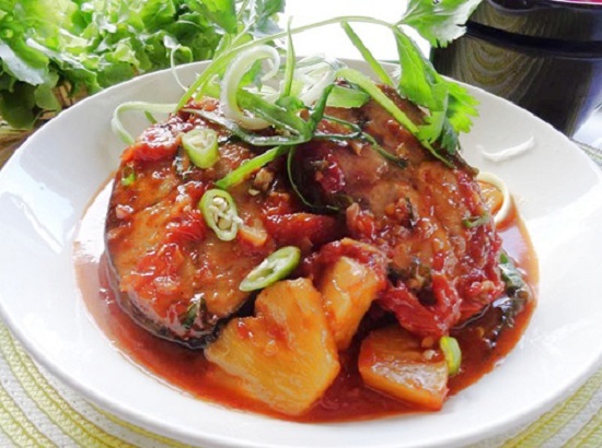 Món ngon mỗi ngày: Cá ngừ kho dứa cho bữa tối thứ 6 ấm cúng