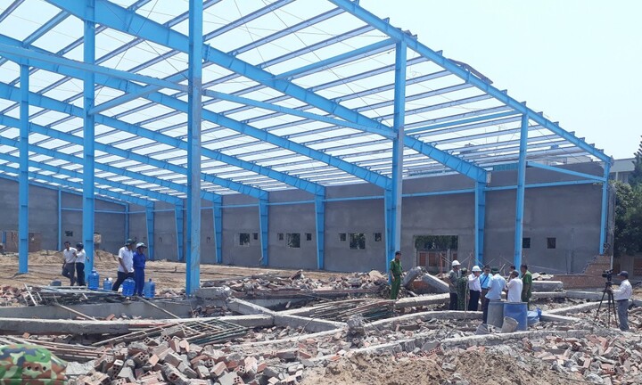 Sập công trình ở Vĩnh Long, vùi lấp ít nhất 15 người, 5 người chết tại chỗ