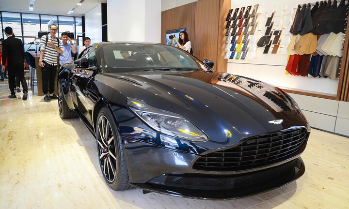 Siêu xe Aston Martin DB11 giá hơn 15 tỷ đồng chính thức lên kệ ở Việt Nam