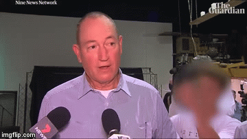 Video: Nghị sĩ Australia bị đập trứng sống vào đầu sau bình luận về vụ xả súng tại New Zealand