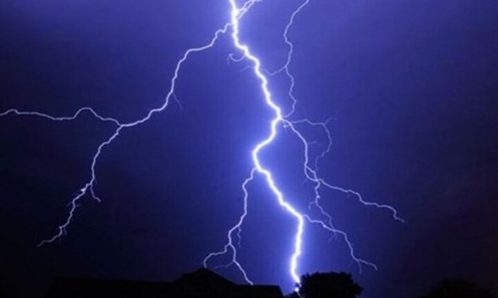 Cô gái bị sét đánh tử vong khi đứng trước hiên nhà trong cơn giông