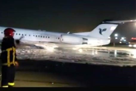 Gặp sự cố khi hạ cánh, máy bay chở khách bất ngờ bốc cháy ngùn ngụt tại Iran 