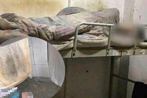 4 năm không chịu dọn phòng, nam sinh lĩnh trọn giải 