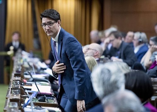 Thủ tướng Canada chính thức xin lỗi vì trót ăn một thanh sô cô la trong cuộc họp