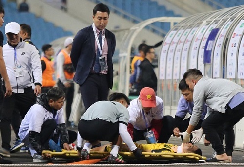 Video: Pha va chạm kinh hoàng với hậu vệ U23 Thái Lan khiến cầu thủ U23 Brunei gãy cổ