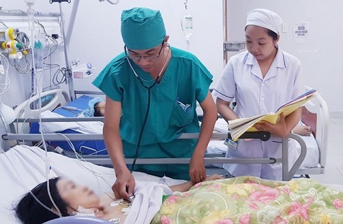 Truyền 3,5 lít máu cứu sống người phụ nữ bị cháu ruột nghiện ngập đâm nguy kịch