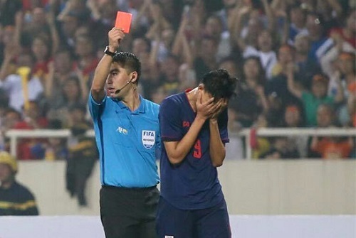 Video: Pha phạm lỗi thô bạo với Đình Trọng khiến tiền đạo của U23 Thái Lan nhận thẻ đỏ