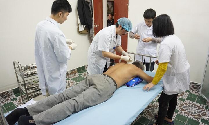Bác sĩ Hoàng Văn Phong - Người gắn bó cả cuộc đời với cây kim cấy chỉ kỳ diệu