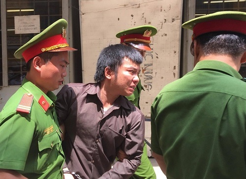 Con nhận án tử, mẹ chạy theo gào khóc trong tuyệt vọng