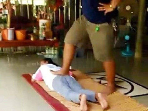 Gẫy chân, tàn tật suốt đời vì trót đi 'tận hưởng' Thai massage